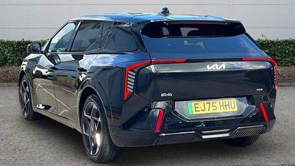 Begagnad Kia EV4 GT-Line S 150 kW (204 HK) 2025 Svart Halvkombi