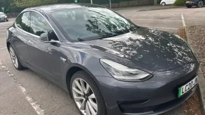 Käytetty Tesla Model 3 Standard Range 239 kW (325 HP) 2020 Harmaa Sedan