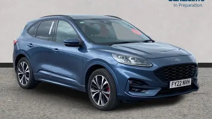 Käytetty Ford Kuga ST-Line X 190 HP (139 kW) 2022 Sininen Katumaasturi