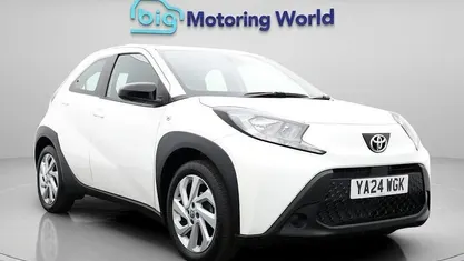 Used Toyota Aygo X PURE 72 HP (52 kW) 2024 White SUV