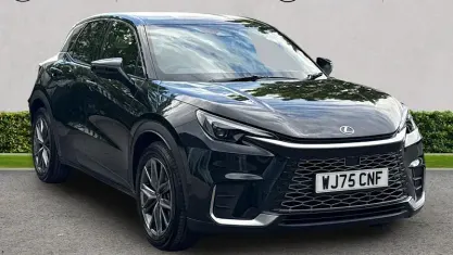 Usado Lexus LBX 136 CV (100 kW) 2025 Negro SUV