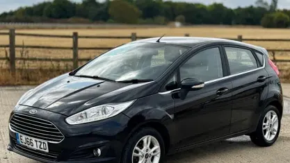 Used Ford Fiesta Zetec 101 HP (74 kW) 2016 Black Hatchback