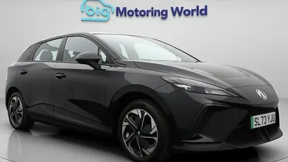 Begagnad MG MG4 EV SE 319 kW (435 HK) 2023 Halvkombi