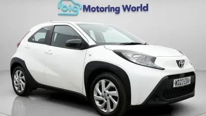 Used Toyota Aygo X PURE 72 HP (52 kW) 2023 White SUV