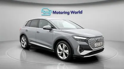 Begagnad Audi Q4 e-tron S-Line 150 kW (204 HK) 2023 Grå SUV