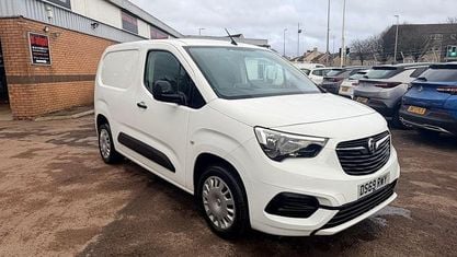 Usado Vauxhall Combo Sportive 101 HP (74 kW) 2021 Monovolume
