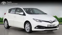 White Used 2015 Toyota Auris Hatchback | £7,790 (Fair price)