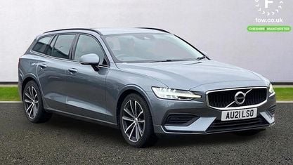 Usado Volvo V60 Momentum 163 HP (119 kW) 2021 Cinzento Carrinha