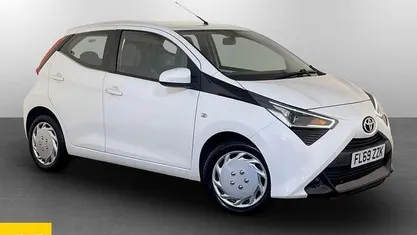 Used Toyota Aygo X-play 72 HP (52 kW) 2020 Hatchback