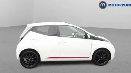 Used Toyota Aygo x-press 69 HP (50 kW) 2018 White Hatchback
