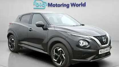 Usado Nissan Juke N-Connecta 114 HP (83 kW) 2023 Preto SUV