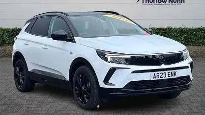 Used Vauxhall Grandland X S 131 HP (96 kW) 2023 Arctic white SUV