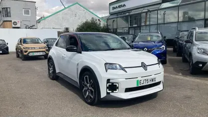 Used Renault 5 E-Tech Komfort 110 kW (150 HP) 2025 Hatchback