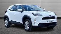 Pure white Used 2024 Toyota Yaris Cross SUV | £23,130 (Fair price)