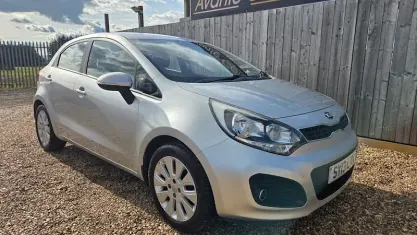 Used Kia Rio 86 HP (63 kW) 2013 Silver Hatchback