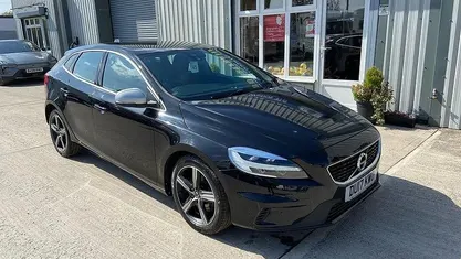 Used Volvo V40 R-Design 122 HP (89 kW) 2019 Hatchback