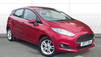 Usado Ford Fiesta Zetec 82 HP (60 kW) 2017 Vermelho Citadino