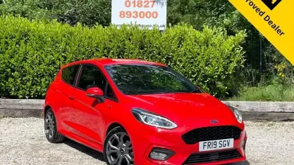 Usado Ford Fiesta ST-Line 101 HP (74 kW) 2019 Vermelho Citadino