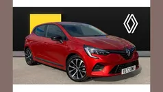 Red Used 2022 Renault Clio V Evolution Hatchback | £15,370 (Fair price)