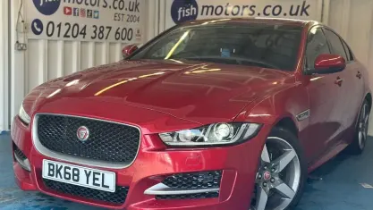 Used Jaguar XE R-Sport 200 HP (147 kW) 2018 Red Sedan
