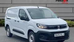 White New 2025 Vauxhall Combo MPV | £17,995 (Fair price)