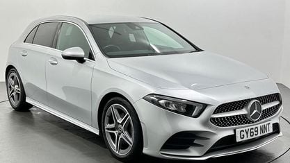 Usado Mercedes A180 AMG line 136 HP (100 kW) 2019 Prateado Citadino