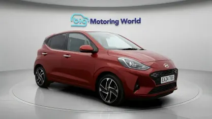 Używany Hyundai i10 Premium 67 KM (49 kW) 2023 Czerwony Hatchback
