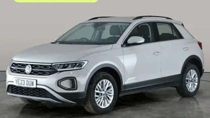 Usado VW T-Roc Life 110 HP (80 kW) 2023 Cinzento SUV