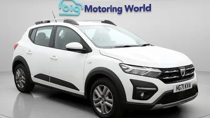 Usado Dacia Sandero Comfort 91 HP (66 kW) 2022 Branco Citadino