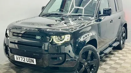 Used Land Rover Defender HSE Dynamic 300 HP (220 kW) 2024 Estate