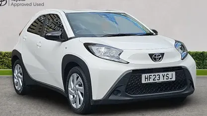 Used Toyota Aygo X PURE 72 HP (52 kW) 2023 Pure white SUV