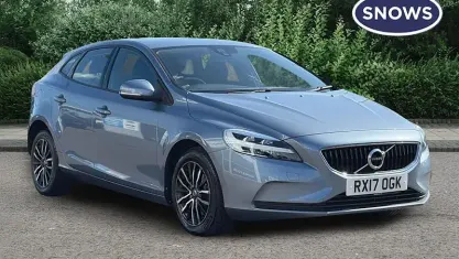Used Volvo V40 Momentum 122 HP (89 kW) 2017 Blue Hatchback