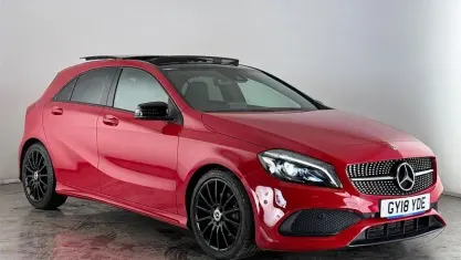 Käytetty Mercedes A200 AMG Line Premium Plus 156 HP (114 kW) 2018 Punainen Viistoperä