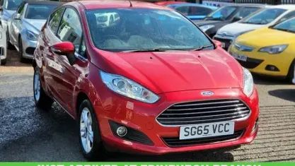 Used Ford Fiesta Zetec 82 HP (60 kW) 2015 Red Hatchback