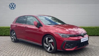 Begagnad VW Golf VIII GTI 265 HK (194 kW) 2025 Röd Halvkombi