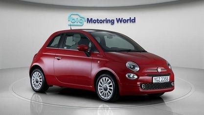 Begagnad Fiat 500 Dolcevita 69 HK (50 kW) 2022 Röd Halvkombi