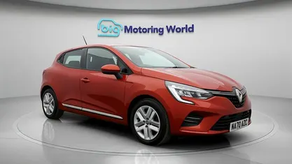 Used Renault Clio V Play 101 HP (74 kW) 2020 Red Hatchback