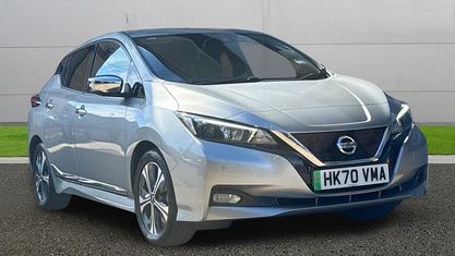 Begagnad Nissan Leaf N-Connecta 110 kW (150 HK) 2020 Silver Halvkombi