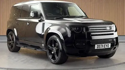 Used Land Rover Defender HSE Dynamic 300 HP (220 kW) 2021 Santorini black SUV