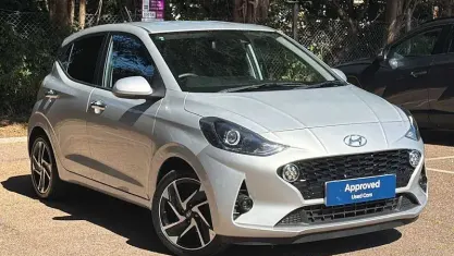 Used Hyundai i10 Premium 67 HP (49 kW) 2023 Silver Hatchback