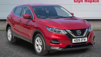 Used Nissan Qashqai Acenta Premium 116 HP (85 kW) 2019 Red SUV