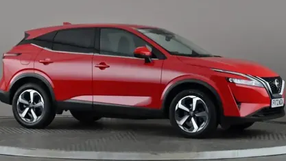 Used Nissan Qashqai N-Connecta 140 HP (102 kW) 2023 Red SUV