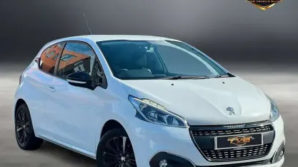 Used Peugeot 208 82 HP (60 kW) 2017 White Hatchback