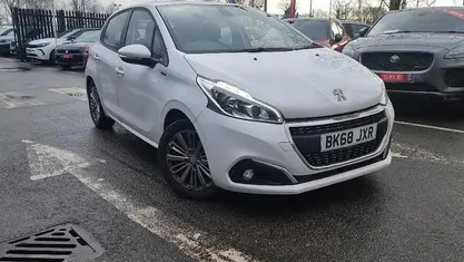 Used 2019 Peugeot 208 Signature Sky Hatchback | £6,729 (Good price)