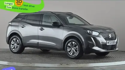 Usado Peugeot 2008 Active+ 101 CV (74 kW) 2023 Gris SUV