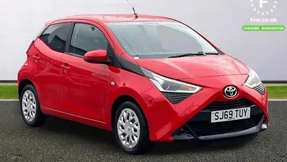 Used Toyota Aygo X-play 72 HP (52 kW) 2019 Red Hatchback