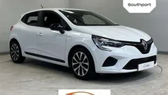Used 2022 Renault Clio V Evolution Hatchback | £11,750 (Fair price)