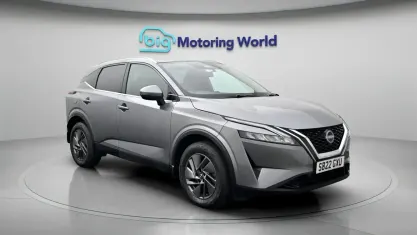 Usado Nissan Qashqai Acenta Premium 140 HP (102 kW) 2022 Cinzento SUV