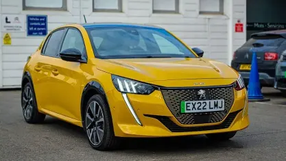 Used Peugeot e-208 Premium 100 kW (136 HP) 2022 Yellow Hatchback