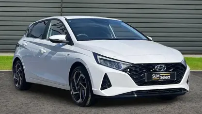 Used Hyundai i20 Premium 101 HP (74 kW) 2023 White Hatchback
